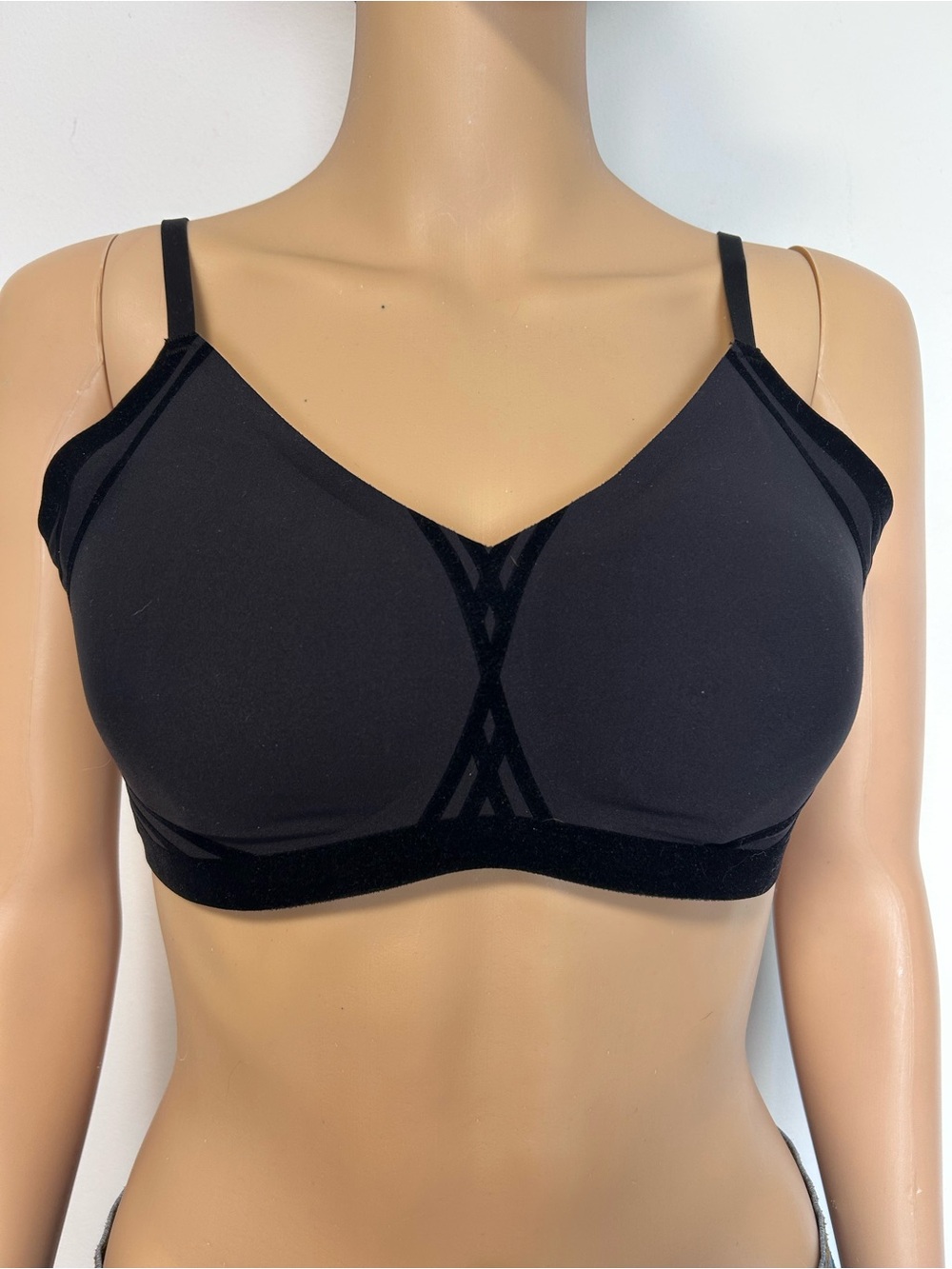 Honeylove Silhouette Black Seamless Wireless Comfort Bra Size Medium